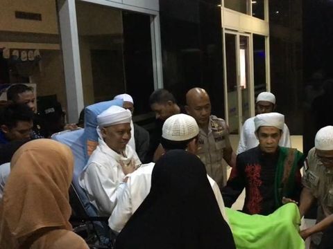 Ustaz Arifin Ilham menjalani perawatan di Malaysia/ 