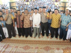 Polisi di Lamongan Ajak Santri Setop Sharing Berita Hoaks