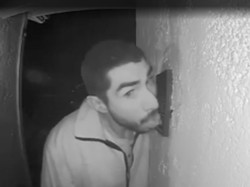 Pria di AS Ditangkap Polisi karena Jilati Bel Rumah Orang