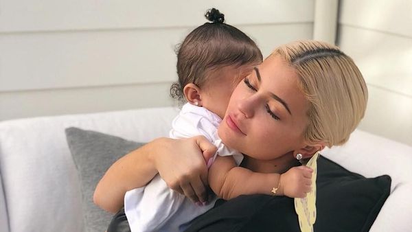 Deretan Selebriti yang Ikut Tren Pose Senyum Sambil Merem di Instagram