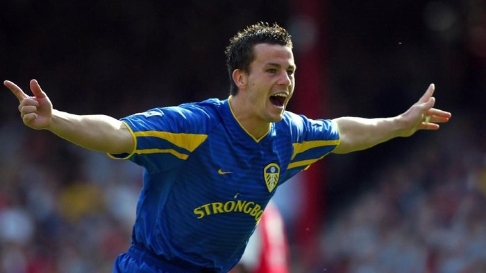 Harte LONDON - MAY 4: Ian Harte of Leeds United celebrates scoring their second goal during the FA Barclaycard Premiership match between Arsenal and Leeds United at Highbury on May 4, 2003 in London. (Photo By Ben Radford/Getty Images)