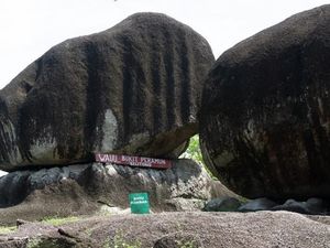 Batu-batu Raksasa dari Belitung
