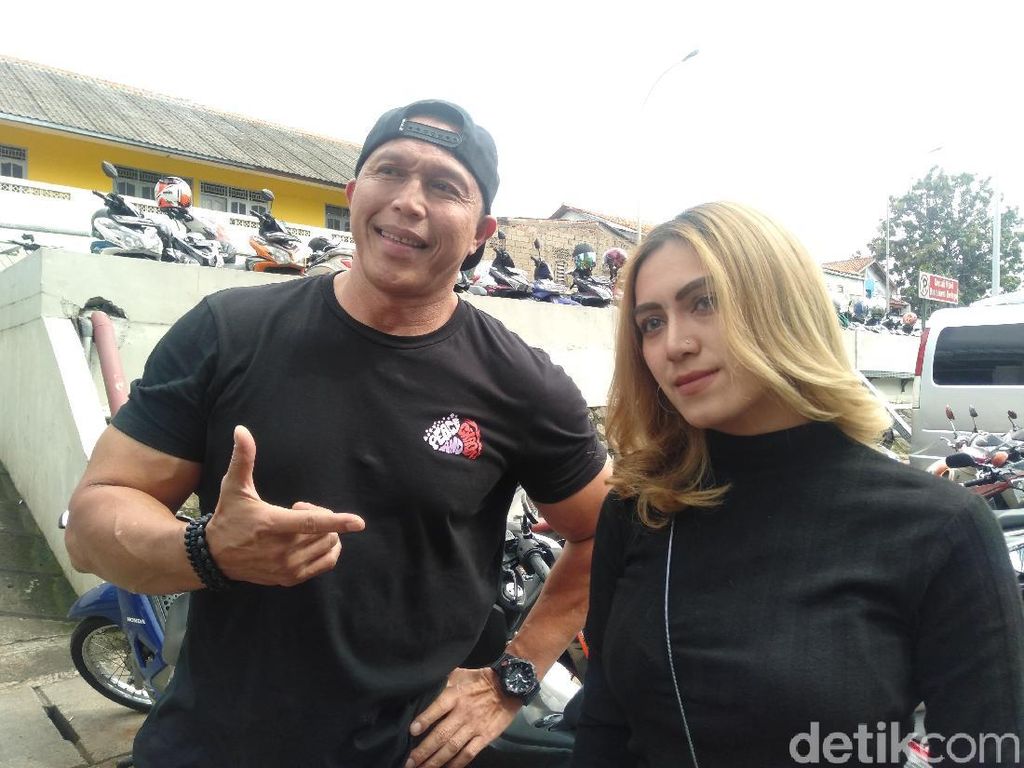 Cie! Bang Tigor Siap Nikah untuk Ketiga Kalinya Cie! Bang Tigor Siap Nikah untuk Ketiga Kalinya