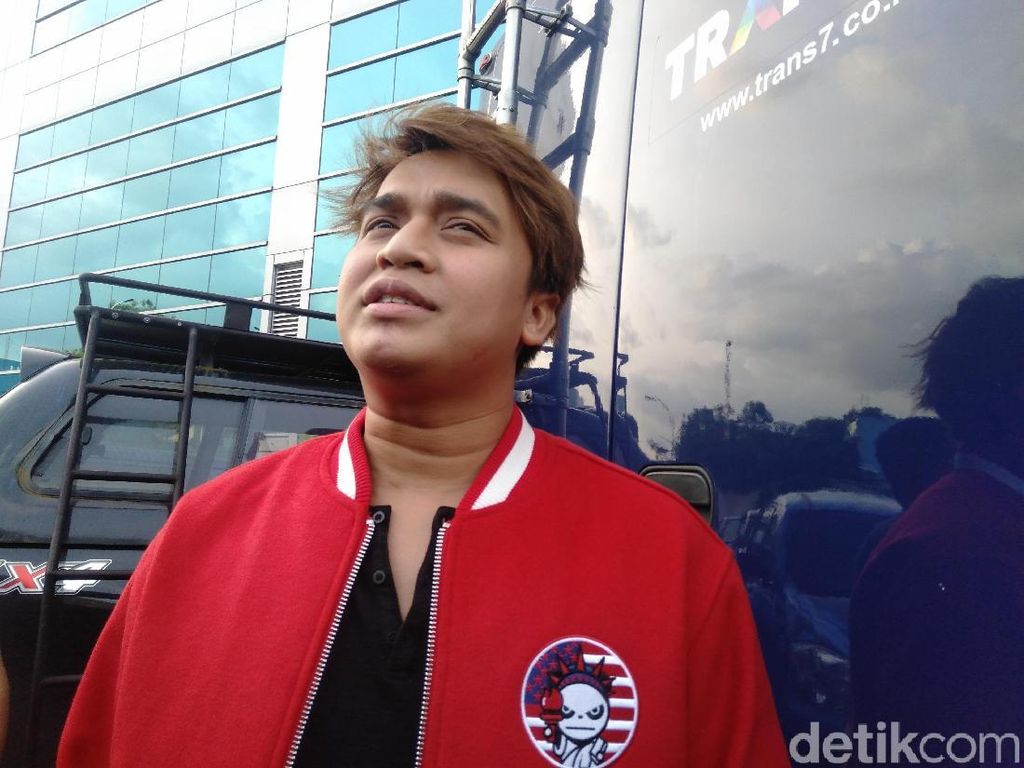 Billy Syahputra Putus dengan Hilda Gara-gara Orang Ketiga? Billy Syahputra Putus dengan Hilda Gara-gara Orang Ketiga?