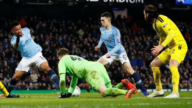 Burton kalah 0-9 dari Man City di leg pertama semifinal.