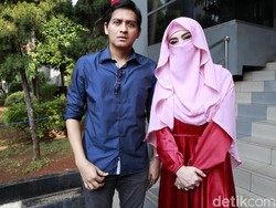 Gaya Tiara Dewi Bercadar di Polda Metro Jaya yang Curi Perhatian