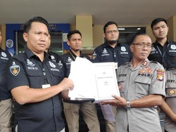 Polisi Pamerkan 2 Bundel Berkas Ratna Sarumpaet Setebal 20 Cm