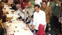 Jokowi Tinjau Penyaluran Dana Bantuan Sosial PKH