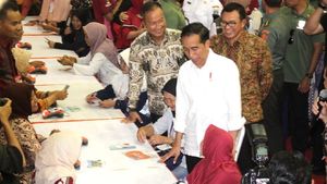Jokowi Tinjau Penyaluran Dana Bantuan Sosial PKH