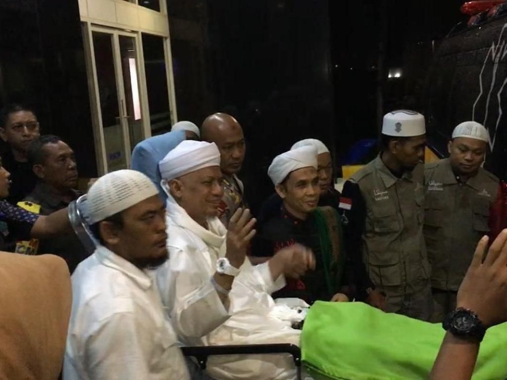 Ustaz Arifin Ilham Berobat ke Malaysia Naik Ambulans Udara Elang Indonesia