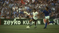 Jerman tak pernah kehabisan pemain berbakat. Di era 70-80an misalnya, Paul Breitner telah mencetak 113 gol untuk Bayern, Madrid, dan Eintracht Braunschweig, serta tmnas Jerman Barat ketika berkarier di antara 1970-1983. Foto: Steve Powell/Allsport