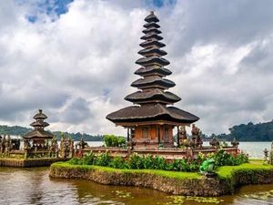 Lonely Planet: Indonesia Wajib Dikunjungi 2019 dan Bali Makin Populer bagi Turis Millennial