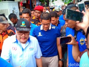 Sebelum ke Pasar Mitra, Sandiaga Datangi Lokasi Kebakaran di Tambora