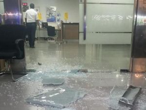 Viral Pintu Kaca BCA Pandaan Pecah Dikira Rampok, Ini yang Terjadi Viral Pintu Kaca BCA Pandaan Pecah Dikira Rampok, Ini yang Terjadi