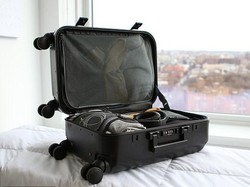 Solusi Traveling: Koper Merangkap Rak Baju