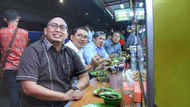 BPN Prabowo Jawab Survei Charta Politika dengan Senyuman
