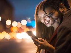 Kisah Pasangan Beda Bahasa yang Pacaran Pakai Google Translate