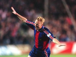 2 Bek Legendaris Ini Bikin Hat-trick di Tiga Laga Berbeda