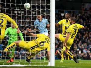 City Tanpa Hela Napas Habisi Burton