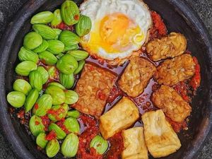 Tempe Penyet Gurih Pedas Ini Enak Dimakan dengan Nasi Hangat