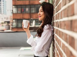 Kisah Inspiratif Mantan Resepsionis Alibaba yang Memanjat Jadi Top Eksekutif