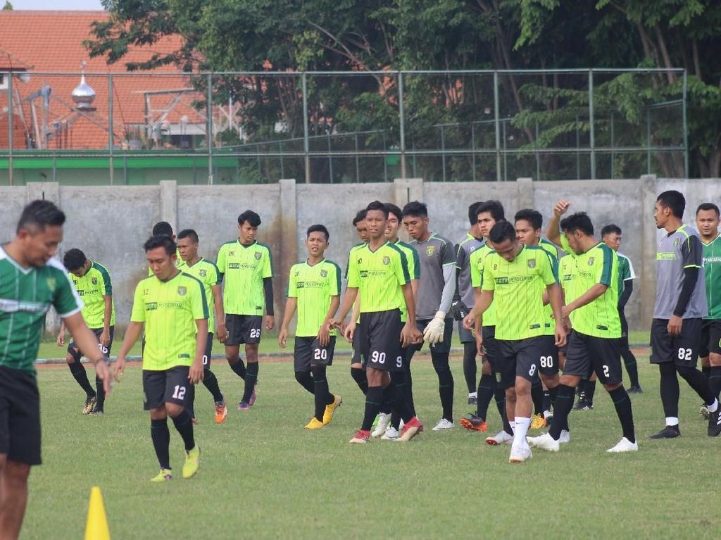 Djajang Pastikan Skuat Persebaya Lengkap Minggu Ini Djajang Pastikan Skuat Persebaya Lengkap Minggu Ini