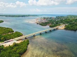 Lama Dinanti, Kini Dua Pulau di Maluku Tersambung Jembatan