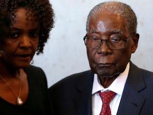 Koper Berisi Uang Rp 2,1 M Dicuri dari Mantan Presiden Zimbabwe Koper Berisi Uang Rp 2,1 M Dicuri dari Mantan Presiden Zimbabwe