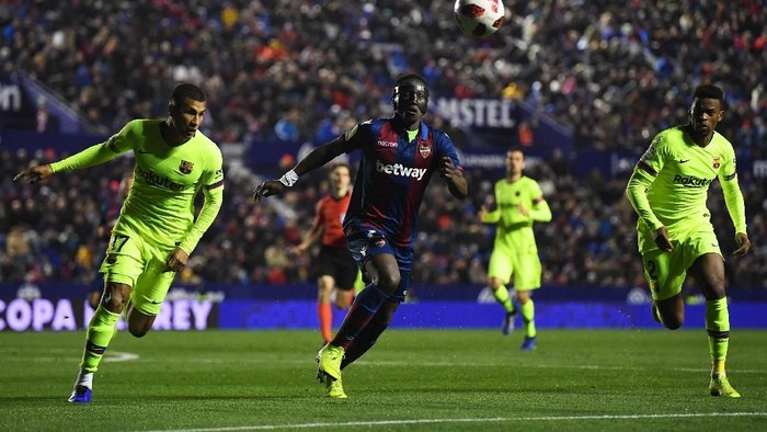 Tak Perlu Berdalih Rotasi, Akui Saja Barcelona Main Buruk