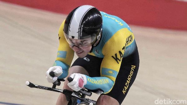 Beragam Ekspresi Perjuangan Pebalap di Kejuaraan Asia Balap Sepeda