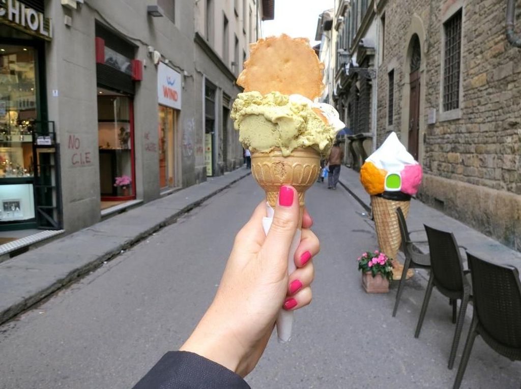 Lagi Bete? Makan Es Krim Aja! Lagi Bete? Makan Es Krim Aja!
