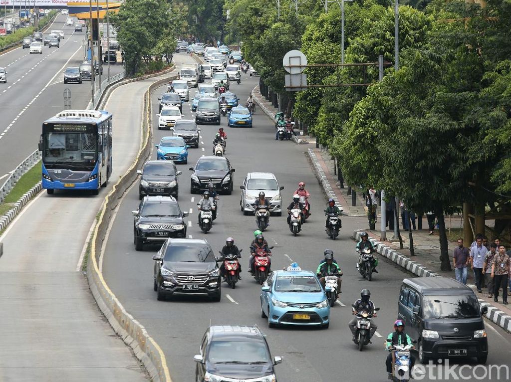 Kurangi Polusi Jakarta dengan Naik Angkutan Umum, Efektifkah?