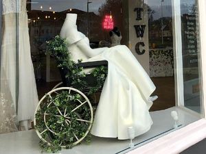 Pajang Manekin Pakai Baju Pengantin di Kursi Roda, Toko Bridal Ini Viral