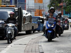 Naik Motor Miskin, Komunitas Anti-helm karena Bikin Rambut Rontok
