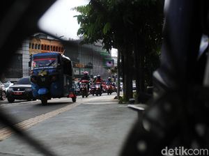Naik Bajaj Saat Mudik Aman dari Crosswind
