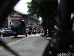 Naik Bajaj Saat Mudik Aman dari Crosswind
