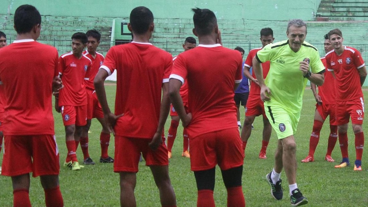 Arema FC adakan latihan perdana di  2019 (Ari Bowo Sucipto/ANTARA FOTO)