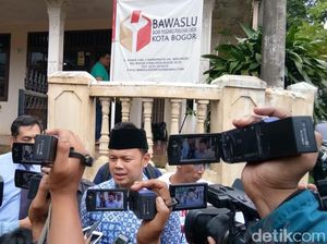 Walkot Bogor Bima Arya Diperiksa Bawaslu soal Pose Satu Jari Walkot Bogor Bima Arya Diperiksa Bawaslu soal Pose Satu Jari