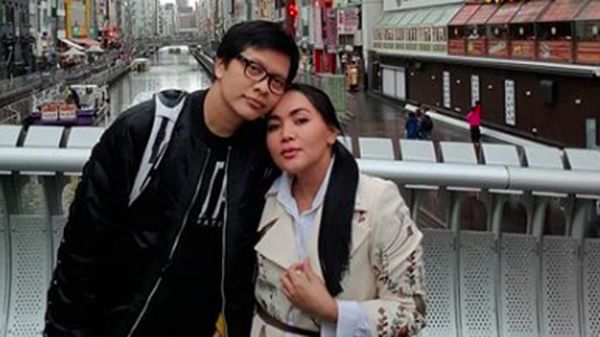 7 Momen Romantis Keluarga Personel Band Gigi