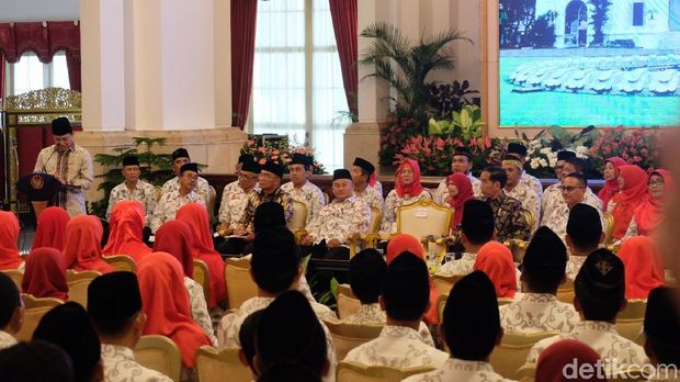 Jokowi kaget mendengar masih banyak guru yang bergaji rendah
