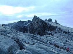 Pendaki Tewas karena Penyakit Gunung saat Mendaki Kinabalu