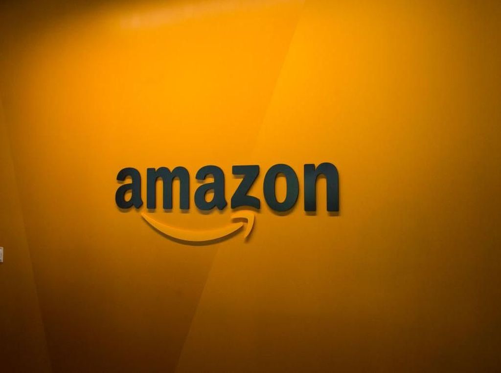 Logo Baru Amazon Disebut Mirip Kumis Hitler
