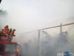 Gudang Kertas di Kudus Dilalap Si Jago Merah