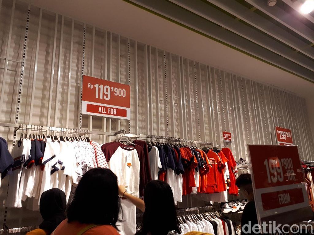 Bershka Gelar Sale, Celana Jeans Mulai dari Rp 179 Ribu Bershka Gelar Sale, Celana Jeans Mulai dari Rp 179 Ribu