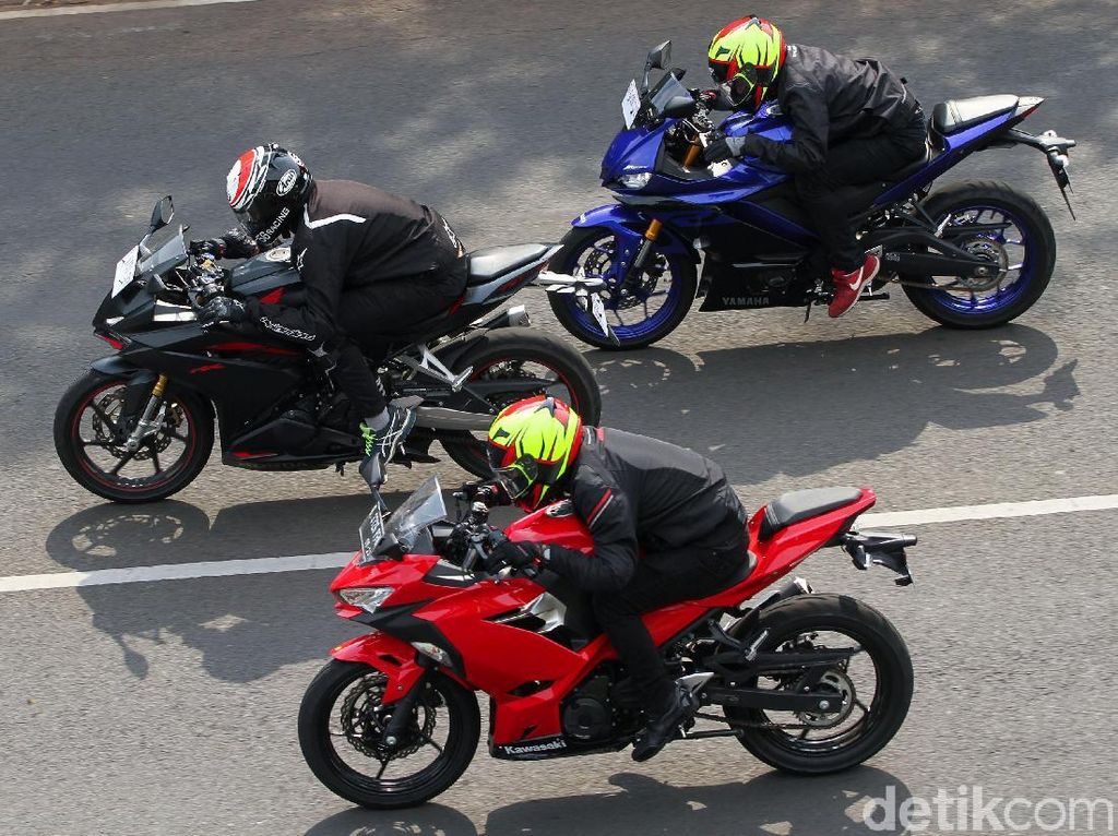 Adu Kenceng Motor Sport 250 cc Adu Kenceng Motor Sport 250 cc