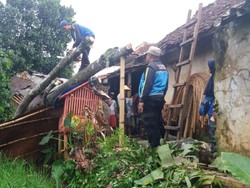 Puluhan Rumah di Ciamis Rusak Dihantam Badai