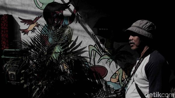 Warna-warni di Gang Sempit Jembatan Lima