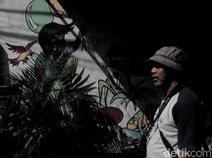 Warna-warni di Gang Sempit Jembatan Lima