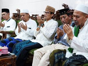 Di Pesantren Rembang, Sandi Janjikan Pemberdayaan Ekonomi Umat