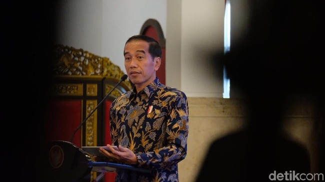 Jokowi Kaget Dengar Penghasilan Guru Masih Rendah